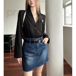 Spódnice P Designer P Jesień/Zima Nowy czarny metalowy Trójkąt Trójkąt Kombinezon Splated Denim Half Spódnica One Piece Set Modna C0p3