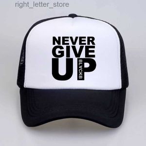 Cappellini da baseball Never Give Up Liverpool Stampa Cappello da papà Uomo Mo Salah Non camminerai mai da solo Berretto da baseball 2020 Summer Mesh Trucker cappello osso YQ231214