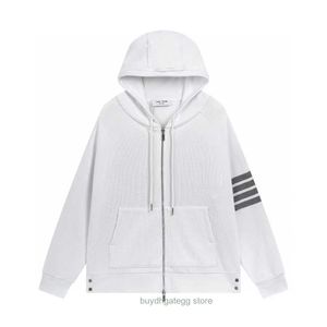 Män och kvinnor tröja modedesigner Thombrownsweatshirt högversion hoodie manliga kvinnliga par våffla fyra bar sport hoodie cardigan jacka trendig hoodi