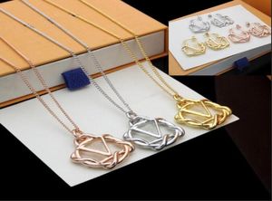 Luxury Fashion Choker Necklace Designer Jewelry Wedding 18K Gold Plated V Letter Pendants necklaces and Earrings Set for women wit4232721