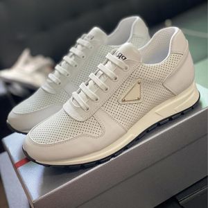 Modeklänningskor män cykel springande sneakers italienska lyxiga låga toppar elastiska band mjuka bottnar mesh kalvskinn designer ljushet andas casual tränare eu 38-45