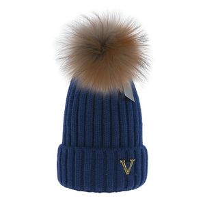 Fashion Beanie Cap Mens Designer Bucket Hats New Fashion Women Warm Winter Beanie Stor faux päls Bobble Hat Outdoor V01