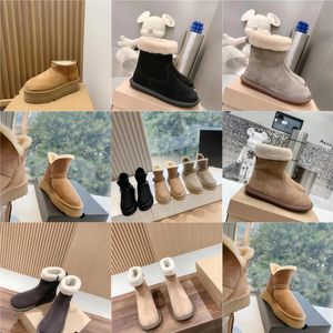 Designer Shoes Australian Snow Boots Women's Thick Sole Winter Warm Short Boots Girls Classic Slippers Boots Designer Women's Winter Boots Football Shoes