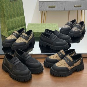 ЖЕНСКИЕ МУЖСКИЕ МОФКИ MAXI LOAFER из черной кожи и парусины 73977 Лоферы люксового бренда традиционного дизайна с неожиданными элементами, историческими мотивами для нового сезона