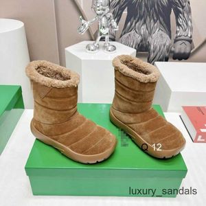 Bota de tornozelo unissex de inverno Bottegga Vamp Shearling forro de pele de bezerro Shearling pele de cordeiro ultraleve sola de borracha feminina e masculina botas de pele em couro yi-ZN