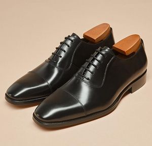 Clássico estilo britânico apontou toe sapatos de couro masculino oxfords negócios formais sapatos de couro brogue apartamentos sapatos de casamento