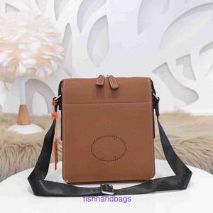 Hremms Evelys klassiska designer Fashion Bag Family's nya äkta läder Mäns axelväska Kalv Business Vertical Crossbody Classic Casual With Real Logo