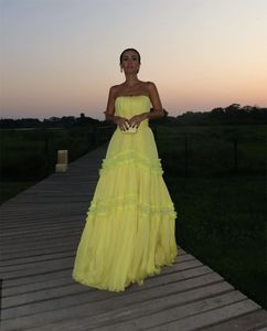 Abiti da ballo sexy senza spalline Abito da sera giallo con bordo arricciato a forma di A Piega abito da festa formale da donna bohémien