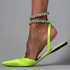 Sandały błyszczące kryształowe płaskie obcasy gladiator Sandały Kobiety letnie spiczaste palec palec różowe buty na imprezę Kobieta Plusy rozmiar 42 paski kostki 231215
