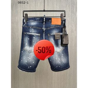 Weihnachtsrabatt 50 Rabatt auf Jeans-Mann-Shorts, kurze Denim-Shorts für blaue Sommer-Halbhosen, Herren-Reithosen, Loch-Metallknopf, DSQUAR Skinny Slim Patchy Water Washed Maple Leaf De