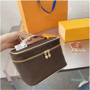 Estojo de maquiagem feminino sacola de produtos de higiene pessoal saco de lavagem bolsa feminina designer maquiagem couro viagem de alta qualidade tote beleza cinto removível