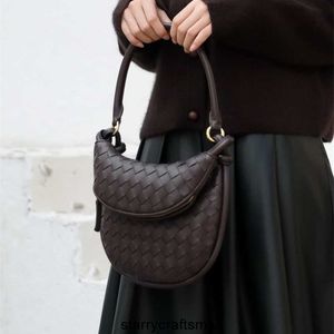 Botte Venetas Bolsa de Ombro Feminina Bolsas de Couro Gemelli Walking Show Gemini Pequena Multidão Crescent Bun 2024 Novo Couro de Alta Qualidade Tecido Feminino Dumpling Bun Francês HBLC