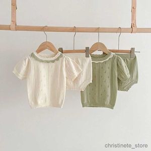 Kleidungssets 2023 Sommer Baby Kleidung Set Ausgehöhltes Strick Patchwork T-Shirt mit elastischer Taille und Shorts 2 Stück Mädchen Anzug Outfit R231215