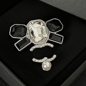 Women Men Designer Black Brooch Pins Brand Letter Brooches Silver Plated Copper Crystal Pearl Jewelry Broochs Pin Marry Party Cloth Accessorie Gift