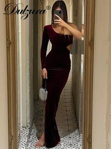 Urban Sexy Dresses Dulzura Velvet Y2K kläder One Shoulder Hollow Out Long Sleeve Backless Side Slit Bodycon Elegant Maxi Dresses Women Club Party 231215