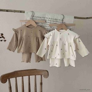 Kläderuppsättningar 7514 Baby Girl's Clothing Set Home Suit 2023 Autumn New Cherry Flower Flying Sleeves Top+Pants Sweet Girl's Two Piece Suit R231215