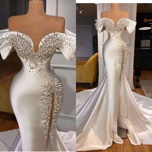 Luxus Perlen Meerjungfrau Hochzeit Kleid Weg Von Der Schulter Perlen Split Brautkleider Braut Satin Arabisch Dubai Roben De Mariee