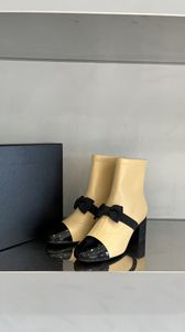 T-Show Woman Winter Fashion Round Tee Ankle Boots Femal Stylish Bow-Tie Ankle Ankle Boots Patent Leather Chunky Heel Mixed Color Carucation Fashion Bootsサイズ35-41