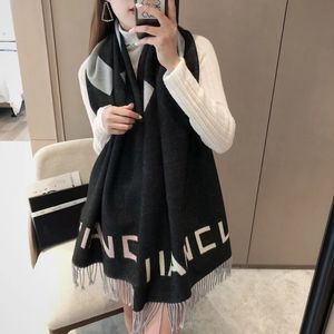 Womens Luxury Designer Scarf Pashmina For Autumn Winter Cashmere Plaid Scarf For Ladies and men Scarfs Fashion Women Wool Letter Print Shawls 18 colors