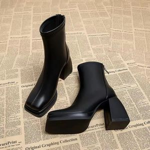 Botas de couro calçado plataforma sapatos curtos para mulheres y muito saltos altos botas femininas tornozelo preto salto alto bota impermeável 231214
