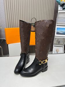2023 Nya kvinnor Westside Flat Bottom High Barrel Boots Classic Printed Metal Buckle Over The Knee Knight Boots Anti Sole Sole Ladies Knee Boots Storlek 35-42