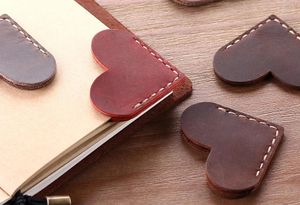 100st/Lot Love Heart Design Leather Bokmärke Vintage Paper Clip Kawaii Boksidan Holder School Stationery Supplies