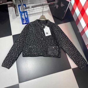 Kvinnors stickor Tees Designer Autumn and Winter New Temperament Celebrity Style Heavy Industry Cashmere Round Neck Rhinestone Button Sticked Cardigan