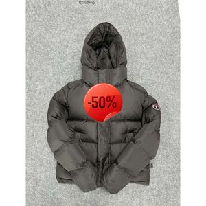 50 Rabatt ~ Daunenparkas für Herren von Trapstar, neuer Red-Label-Baumwollmantel mit Kapuze, High-Street-Fashion-Marke, verdicktes Top, heißer Verkaufstrend