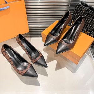 Klä höga klackar Luxurys Womens Platform Lady Designers Peep-Toes Shoes Sexig Point Toe Classic Brown Print äkta läderparty Bröllopskyrka