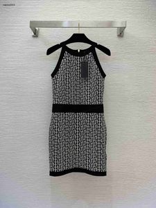 Lyxkvinnor Suspender Dress Brand Womens Frock Designer Kläder Lamer Summer Sexig kjol Fashion Letter Printing Giri klänningar 15 december Ny