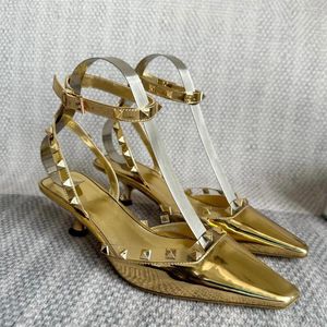 Sandalen 2023 Frühling Sommer Knöchel Schnalle Kitten Heels Niet Dekor Spitz Schuhe Für Frauen Einfarbig Patent Leder