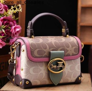 Small Square Bag Womens 2024 New Fashion Rose Red Handheld Advanced Foreign Style One Shoulder Crossbody