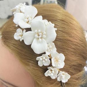 Hårklipp brud tiara keramisk blomma krona handgjorda bröllop prom utsökta blad hirs pärlor kvinnor hårband tillbehör