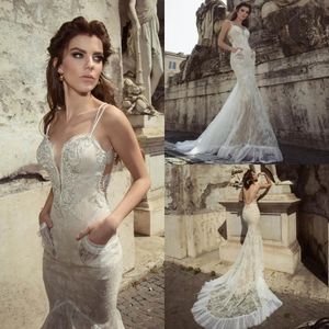 Julie Vino 2023 Abiti da sposa Piena di pizzo con applicazioni di perline Scollatura profonda Abiti da sposa senza schienale Sweep Train Abito da sposa a sirena