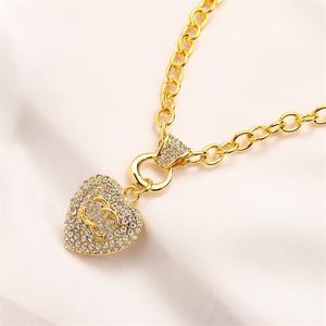 Cool Iced Out Pendant Necklace Diamond Love Heart Jewelry Choker Alloy Gold Color Thick Chain Girls Temperament Designer Halsband Party Gift ZB106