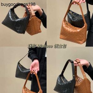 BottegaaVeneta Wallaces Bags Mini Bento Bag a Cute Lunch Box Korean Small Niche Carry Autumn and Winter