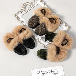 Slipper som 2024 Kids Fashion Shoes Children Päls utomhus glider babyflickor glider på toftare småbarn pojkar märke lägenheter prinsessor glider 231215