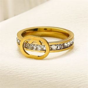 Очаровательное любовное кольцо женское бриллиантовое пальцы кольца темперамент серебряный серебряный плату с легким простым персонализированным универсальным женским дизайнерским кольцом хорошее ZB098