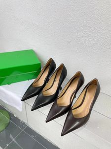 Женские тапочки, лоферы, дизайнерские кожаные туфли на высоком каблуке, стильные туфли на низком каблуке с вышивкой, удобные туфли на платформе, размер 35-41, с коробкой