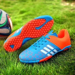 Athletic Outdoor Letter Printed Kids Soccer Shoes Cleats inomhus torv futsalskor pojkar gröna långa spik fotbollskor barn zapatos de futbol 231215