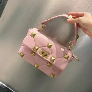 Borse a tracolla di nuova moda da donna Design Borsa a tracolla con rombo Borsa da donna con rivetti tutto-fiammifero in pelle piccola quadrata