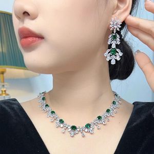 Dingle örhängen vacker högkvalitativ silverfärg fantastisk lysande naturlig grön zirkon kristallblomma kvinnor lyxsmycken