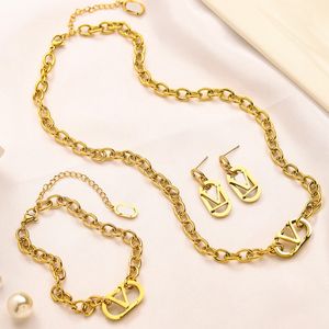 Designer Necklace Bracelet Set Designer Jewelry Gold Bracelet Vintage Design Necklace Clover Bracelet Spring Gift Ring Luxury Brand Necklaces