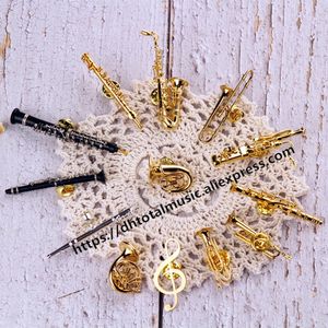 Charms Saxophon Form Waldhorn Brosche Trompete Violine Cello mit Etui Musikinstrument Pin Weihnachtsgeschenk Geburtstag 231214