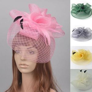 Copricapo per capelli con fascinator in rete a strisce rosa giallo grigio con piume per matrimonio, moda, corsa di cavalli, cena, cappello