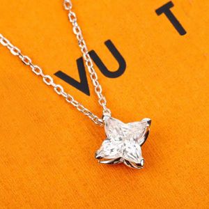 Luxury Brand Pendant Necklaces Silver Plated High Quality Copper Designer Letter Crystal Necklace Women Designer Jewelry Christmas Gift