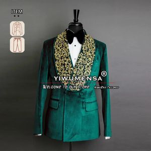 Trajes para hombres Blazers Hecho a mano Apliques dorados Terciopelo Hombres Formal Boda Novio Ropa Esmoquin Blazer de doble botonadura Pantalones 2 piezas Ropa masculina 231215