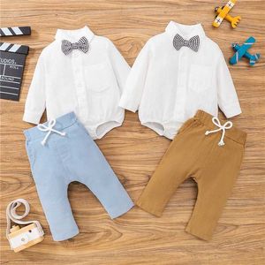 Giyim setleri bebek erkekler 2 adet beyefendi kıyafeti düz renkli yaka uzun kollu gömlekler ekose bowtie + elastik bel pantolonları ile romper
