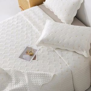 BEDSPRODE POLLED COMON COMBILT SET SET 3PCS VIT EMBRODERADE SADPREAD ON SATT MED SHAMS QUILTED Filt Coverlets Home Bed Cover Colchas 231214