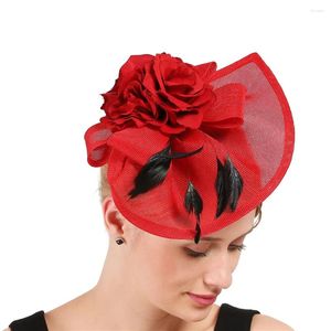 Urocze czerwone fascynatory ślubne Kaptania Czapki Black Feather Akcesorium opaski na głowę Vintage Letni Hat Event Clips Wysoka jakość